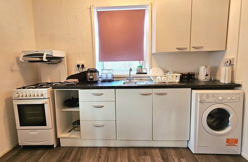Bramcote House | 3-beds, Sleeps 5, w/Parking, 10 Mins From Centre