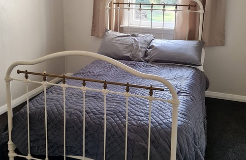 Lake Ferry House | 3 brm bach. Freshly renovated. Peaceful rural setting near The Pinnacles