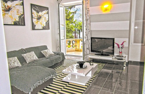 Domaso Apartment | 3-room apartment with pool, terrace, sunbathing area and lake access