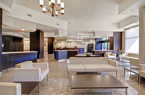 Windsor Hotel | 3-Star Hotel ∙ Holiday Inn Windsor - Ambassador Bridge, an IHG Hotel