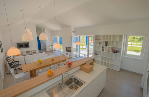 Butkovici Villa | 3000sqm plot, with 50 sqm heated pool, jacuzzi, 2 tennis courts