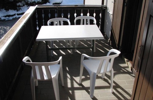 Klosters Dorf Apartment | 3½-Zimmerwohnung by Interhome