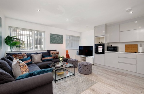 South Ruislip Apartment | 360 HA4 StMartins 10 - St Martins 2 Bedroom & 1 Bathroom Apt. 10 - Ruislip