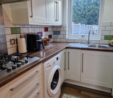 Weston on Trent House | #37 Elegant & Spacious Home for 6 - Perfect for Contractors and Families - free parking