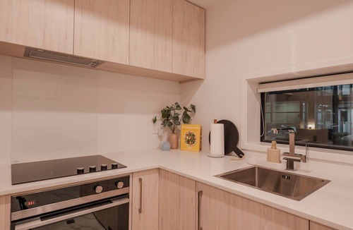 Christchurch City Centre Apartment | 3BR/4BA Townhouse Sleeps 7 Parking Games