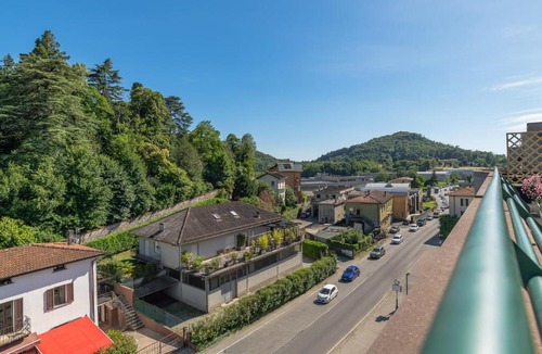 Albate Apartment | 4 BD with SPA near center Private parking