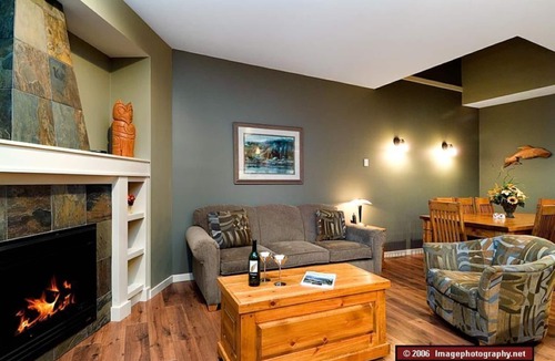 Scotch Creek House | 4-Bdrm Waterfront Townhome