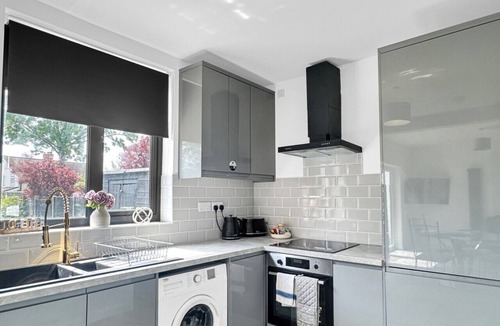Sutton-in-Ashfield House | 4 Bed house driveway garden Sutton in Ashfield