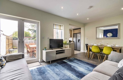 Beeston House | 4 Bed Terraced House in Beeston with Convenient City Centre Access