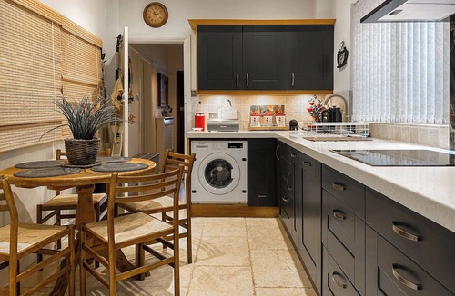 West Bridgford Cottage | 4 bedroom accommodation in West Bridgford, near Nottingham