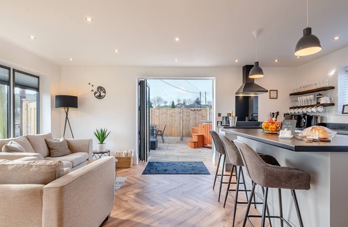 Pleasley Cottage | 4 bedroom accommodation in Pleasley Vale, near Mansfield