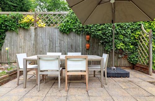 Epping House | 4-Bedroom Family Home with Garden, BBQ & Free Parking in Epping