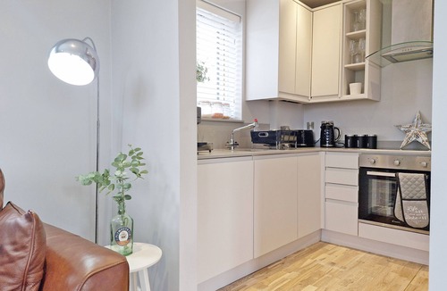 Arundel Apartment | 4 Roseland Apartment, Arundel - a flat that sleeps 4 guests in 1 bedroom