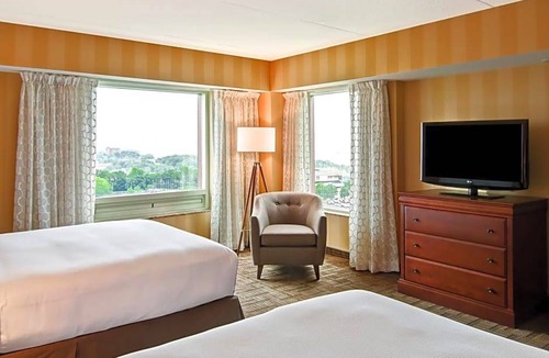 Fallsview Hotel | 4-Star Hotel ∙ DoubleTree Fallsview Resort & Spa by Hilton - Niagara Falls