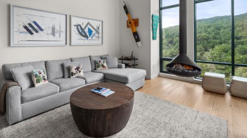 Stowe Area Apartment | 402 - Treehouse Condo - Spruce Peak - Stowe Mt Resort - Ski in Ski Out - Sleeps 9
