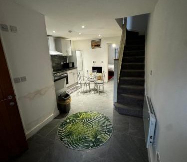 Oadby Apartment | 42 Guthridge Crescent