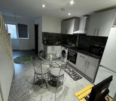 Oadby Apartment | 42 Guthridge Crescent