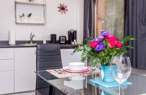 Centretown West House | 46 m² Motel ∙ 3 guests