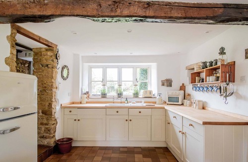 Chipping Norton House | 4Bed Thatched Cottage in Oxfordshire