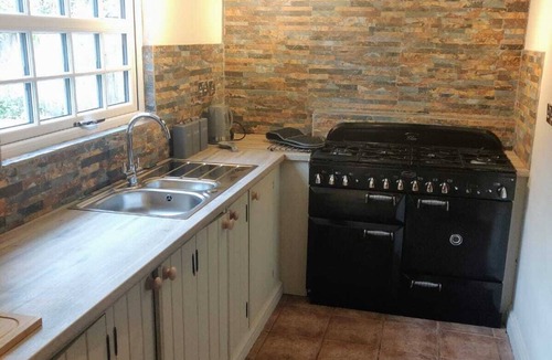St Neots House | 4BR & 4 Bath Cottage | Parking | Garden | St Neots