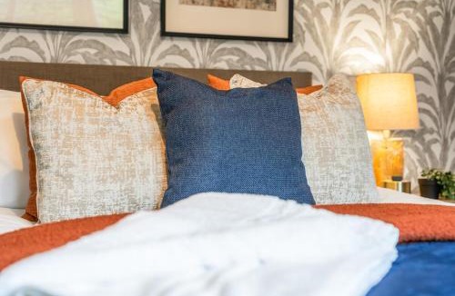 Bramcote House | 4BR Beeston Contractor Stay - Sleeps 8 with Parking