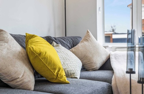 Oadby House | 4BR Leicester House - Sleeps 8 - Free Parking