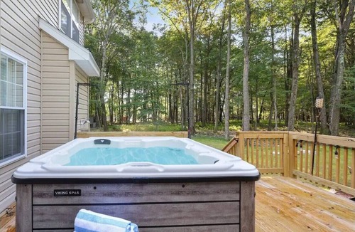 Pocono Summit House | 4BR Oasis w/Hot Tub, Sauna, Game Room & Firepit