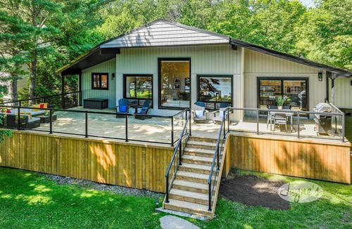 Bala Cottage | 5 bed 3 bath cottage on Lake Muskoka, Level, Shallow, Sandy!