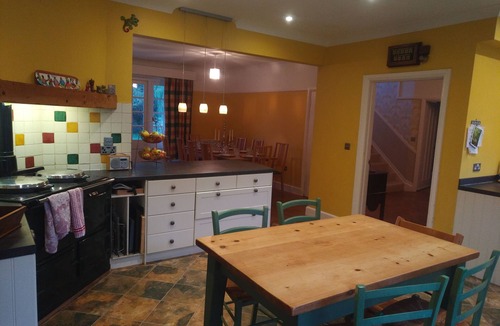 Yarmouth House | 5-bed house: pool, tennis court, walk to beach, 10 acres