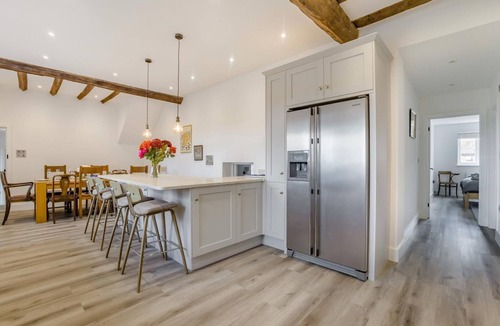 Chelmsford Cottage | 5 Bed in Roxwell (oc-t30824)