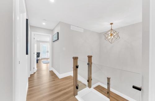 Windsor House | 5 Bedrooms Modern Oasis in Downtown Area