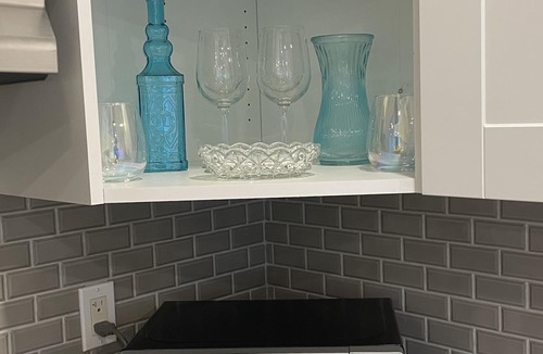Southampton Apartment | 5 minute stroll to beautiful Southampton beach and the vibrant downtown area.