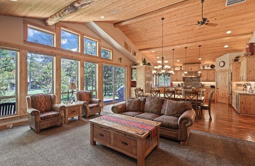 Sunriver House | 5 Vine Maple - Gorgeous! Hot Tub, Theater Room, Golf Course, A/C, SHARC Passes, Bikes