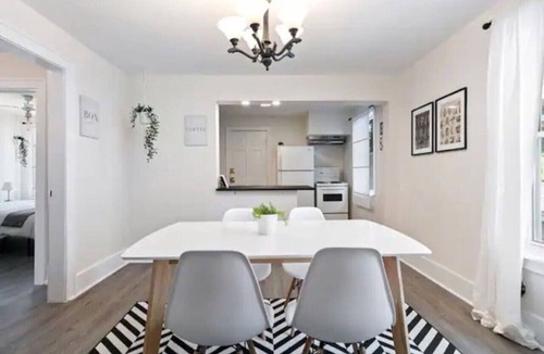 Walkerville House | 5bd/2Ba Walkerville Suite - mins to DT, WIFI