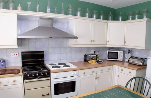 Barrow-on-Trent Cottage | 6 bedroom accommodation in Stenson, near Derby
