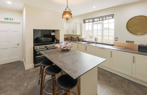 Holton Le Clay Cottage | 6 bedroom accommodation in Market Rasen