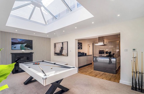 Squirrel's Heath Cottage | 6 bedroom accommodation in Hornchurch