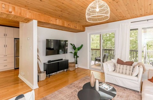 Mulmur House | 678307 Centre Road, Shelburne
