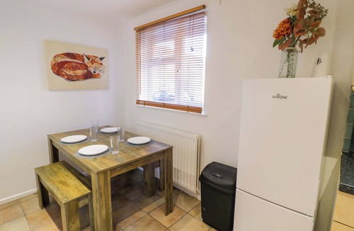 Leamington Spa Cottage | 7 WAVERTON MEWS, with a garden in Royal Leamington Spa