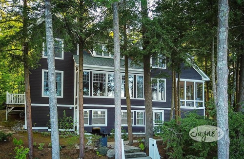 Muskoka Lakes Cottage | 7Bed, 5Bath Cottage + 2Bed/1Bath Boat House on Lake Joseph!