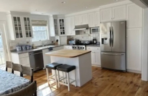Tom Nevers House | 8 Heath Lane - Four Bedroom House, Sleeps 12