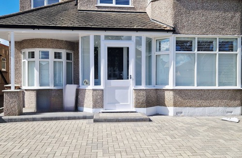 Hylands House | A Beautiful & Spacious 6 bedroom House. A perfect home for any group