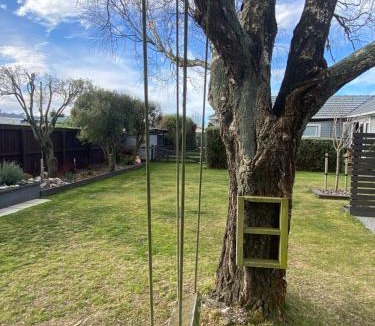 Darfield House | A Darfield Home Stay - Private Large Bedroom and Dedicated Bathroom in family house