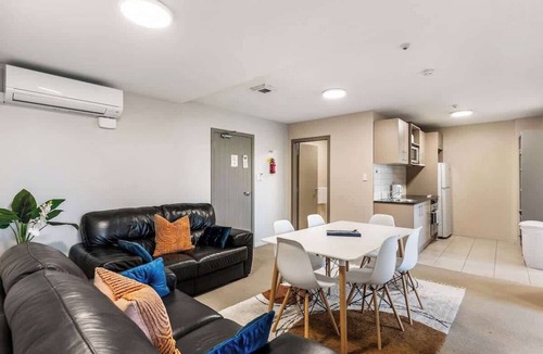 Newton Apartment | A four bedroom apartment in Auckland CBD w Carpark