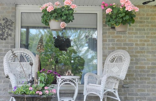 Stratford Bed & Breakfast | A Garden Stroll Bed & Breakfast