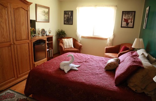 Stratford Bed & Breakfast | A Garden Stroll Bed & Breakfast