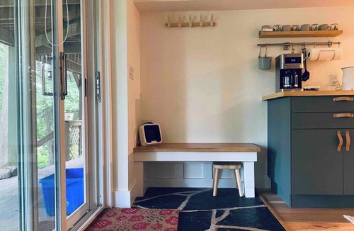Georgian Bluffs Apartment | A restful stay in Georgian Bluffs