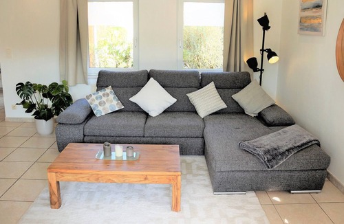 Rixensart House | A very large room in a modern villa