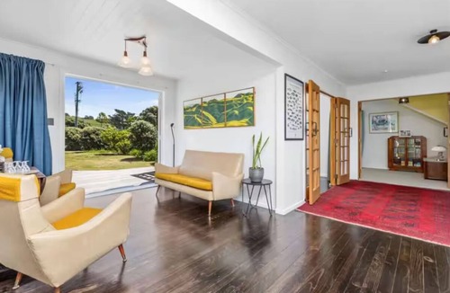 Riversdale House | Absolute Beach Front Bach
