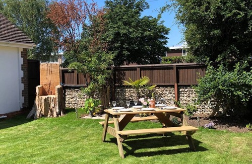 Rustington House | Adorable 2-bedroom bungalow in tranquil Rustington perfect for relaxing